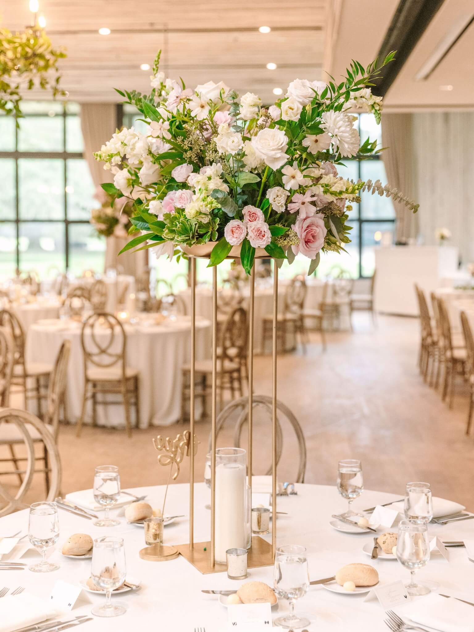 Personalized bridal bouquet with soft blooms